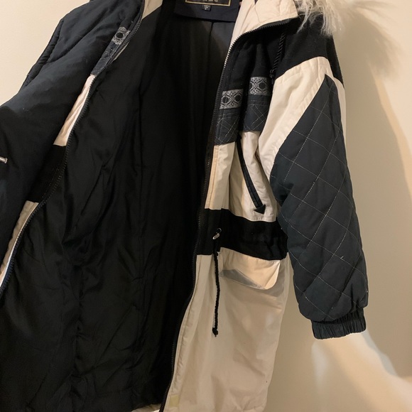 BRAETAN Coat with detachable Mongolian Lamb Fur around hood, size Medium - Picture 4 of 16